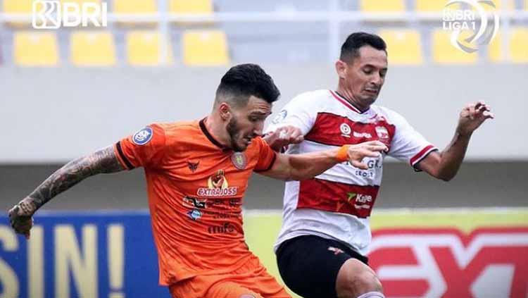 Persiraja melawan Madura United