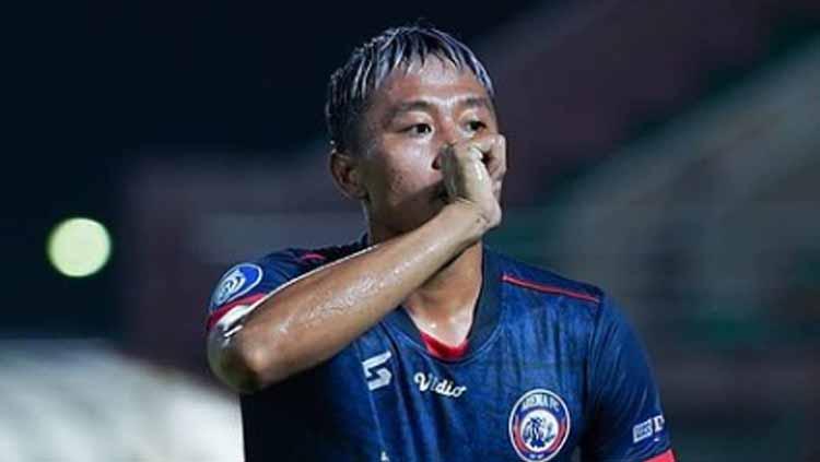 Penyerang Arema FC, Kushedya Hari Yudo melakukan selebrasi - INDOSPORT