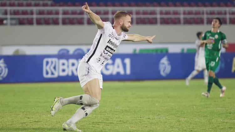 Selebrasi penyerang Bali United, Melvin Platje di Liga 1 2021.