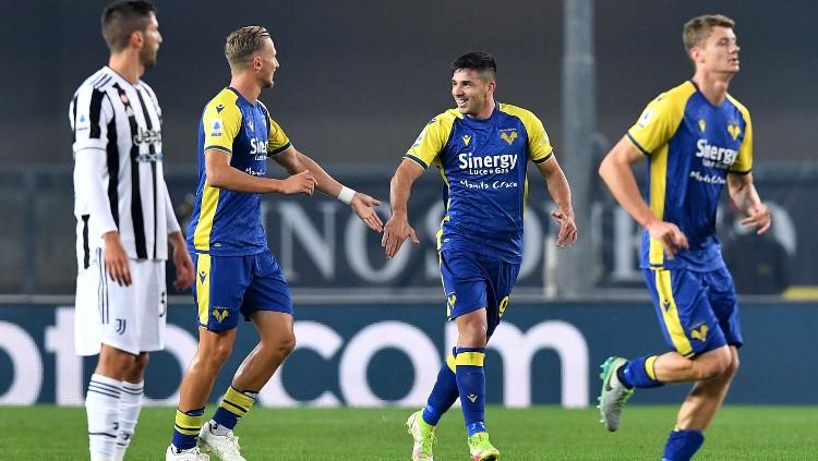 Selebrasi Giovanni Simeone (tengah) pasca menjebol gawang Juventus (31/10/21) - INDOSPORT