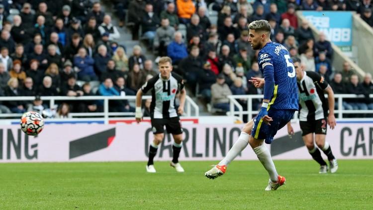 Chelsea dan Juventus diisukan akan melakukan barter yang melibatkan Jorginho dan Alex Sandro pada bursa transfer musim panas 2022.