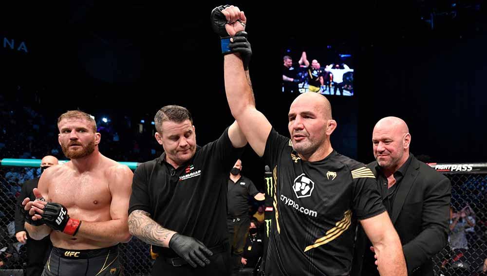 Kemenangan Glover Teixeira atas Jan Blachowicz di UFC 267.
