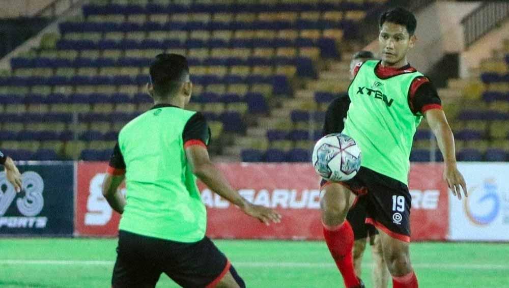 Semen Padang memberikan kebebasan penuh kepada pelatih anyar Hendri Susilo terkait perekrutan pemain di lanjutan Liga 2 musim ini. - INDOSPORT