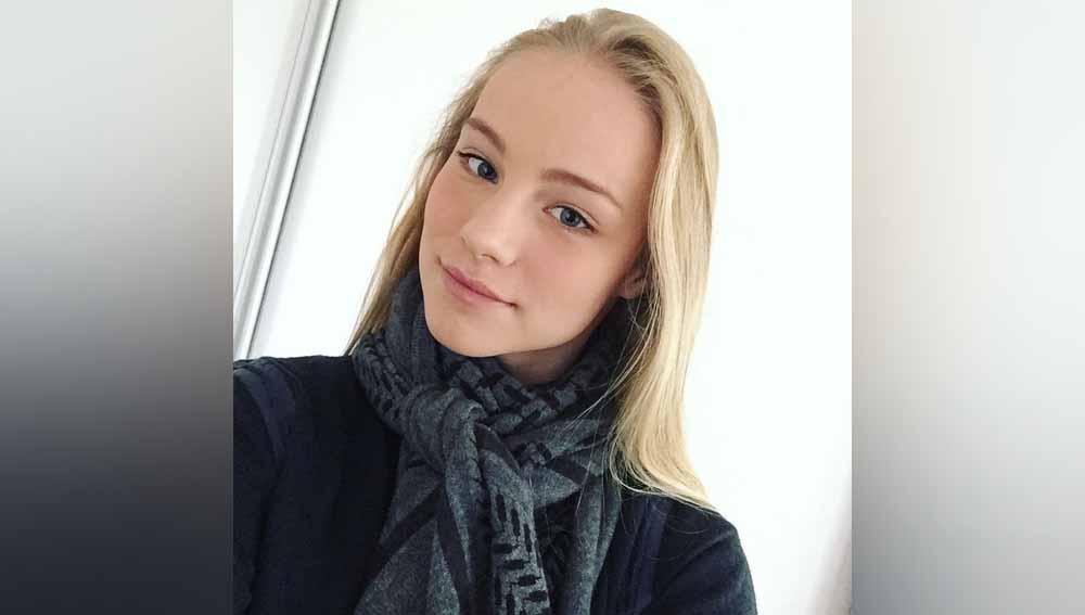 Pebulutangkis Denmark, Alexandra Boje, mencuri perhatian netizen atas pose bak model dari foto bernuansa monokrom atau hitam putih yang diunggahnya di instagram. - INDOSPORT