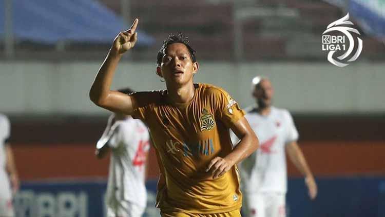Adam Alis cetak dua gol di laga Persipura Jayapura vs Bhayangkara FC dalam lanjutan BRI Liga 1. - INDOSPORT