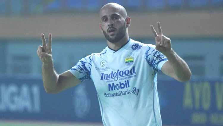 Mohammed Rashid saat masih membela Persib Bandung. Baru-baru ini ia merayakan kemenangan di Palestina dengan mengenakan jersey Timnas Indonesia.
