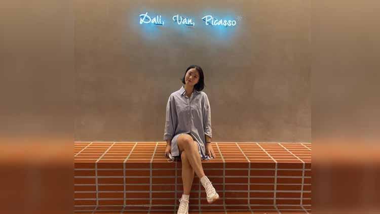 Pebulutangkis ganda putri Korea Selatan, Shin Seung-chan, dimiripkan netizen seperti artis Kim Go-eun kala mengunggah pose manisnya di luar lapangan.