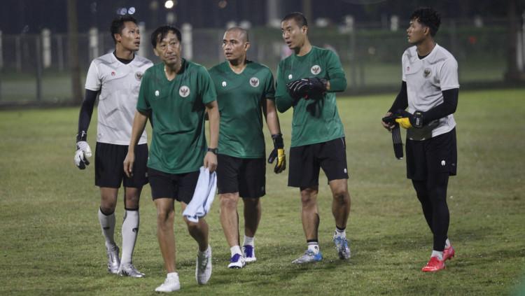 Kiper Persis Solo, Muhammad Riyandi (kanan), bersyukur dirinya bisa kembali dipercaya menjadi bagian Timnas Indonesia.