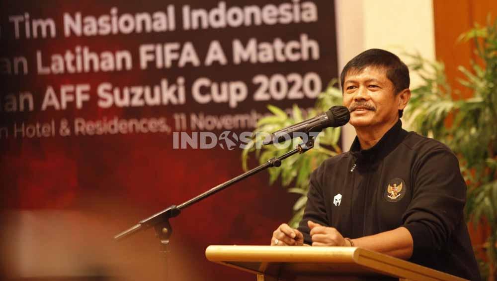 Indra Sjafri dalam acara pelepasan Timnas Indonesia Senior untuk pemusatan latihan (TC) ke Turki sekaligus Piala AFF 2020 di Hotel Sultan, Jakarta,  Kamis (11/11/21). - INDOSPORT