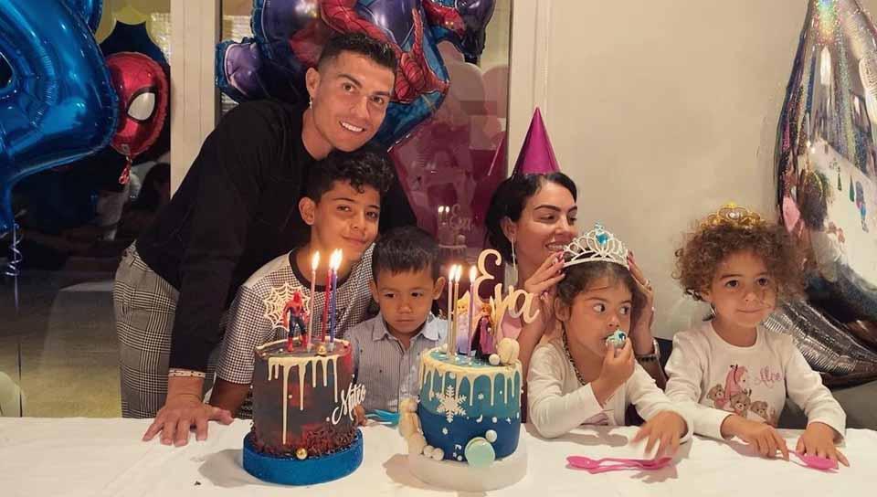 Keluarga Cristiano Ronaldo. - INDOSPORT