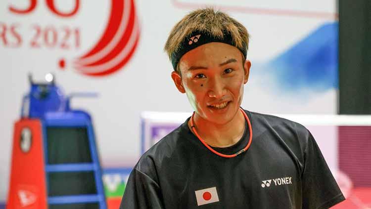 Tunggal putra Jepang, Kento Momota, mengungkapkan penyebab langsung tumbang di babak pertama Indonesia Open 2022. - INDOSPORT