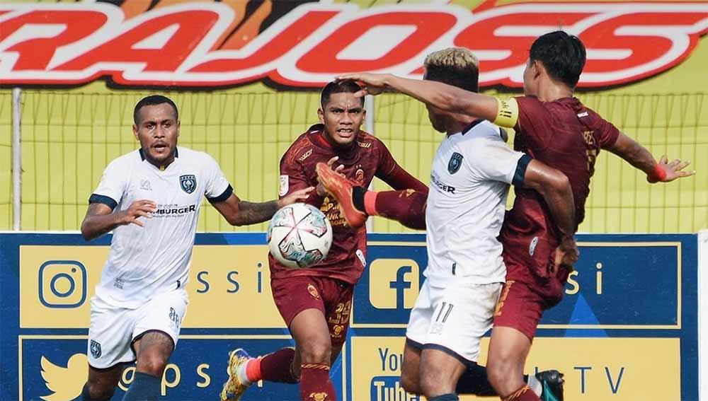 Sriwijaya FC menelan kekalahan perdananya di grup A Liga 2, dengan skor tipis 0-1 dari PSPS Riau, di Stadion Kaharuddin Pekanbaru Riau, Rabu (17/11/21). - INDOSPORT