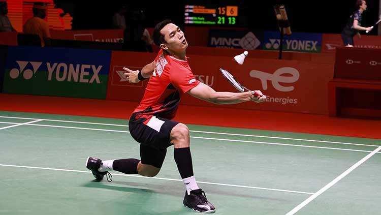 Tunggal putra Indonesia, Jonatan Christie mampu menang mudah atas tunggal putra Malaysia, Soong Joo Ven, 21-13 dan 21-18 di babak 32 besar Korea Open 2022.