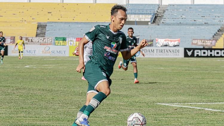 Pemain andalan PSMS Medan, Rachmad Hidayat, berhasil membawa timnya meraih satu tiket lolos ke babak 8 besar Liga 2 2021 dan menjadi top skor sementara liga. - INDOSPORT