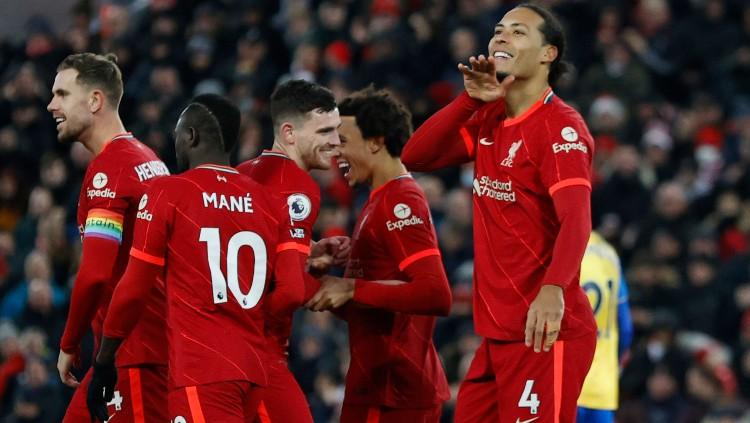 Selebrasi Virgil van Dijk pasca mencetak gol di laga Liverpool vs Southampton (27/11/21).