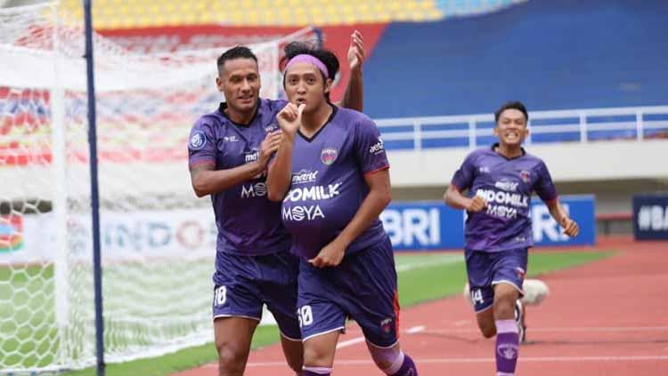 Persita Tangerang melakukan selebrasi melawan PSS Sleman di Liga 1.