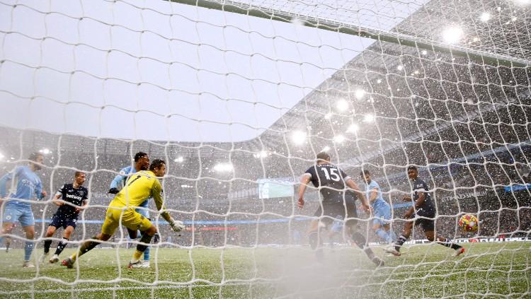 Indosport - Proses gol Ilkay Gundogan di laga Manchester City vs West Ham United (28/11/21).