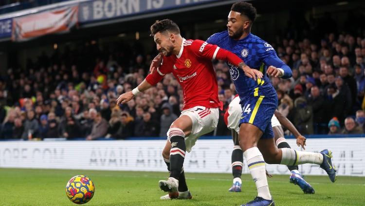 Michael Carrick menuding penalti Chelsea yang diberikan oleh wasit Anthony Taylor melawan Manchester United pada Minggu (28/11/21) tidak sah.