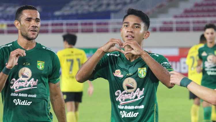 Selebrasi gelandang Persebaya Surabaya, Marselino Ferdinan, yang juga memperkuat Timnas Indonesia.