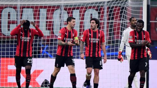 Jelang dibukanya bursa transfer musim panas, ada 8 pemain AC Milan yang masa depannya samar. Dari jumlah itu, siapa bertahan dan siapa bakal didepak?