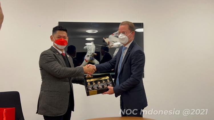 Ketua Gugus Tugas dan NOC Indonesia, Raja Sapta Oktohari bertemu Sekretaris Jenderal WADA, Olivier Niggli di Swiss. - INDOSPORT