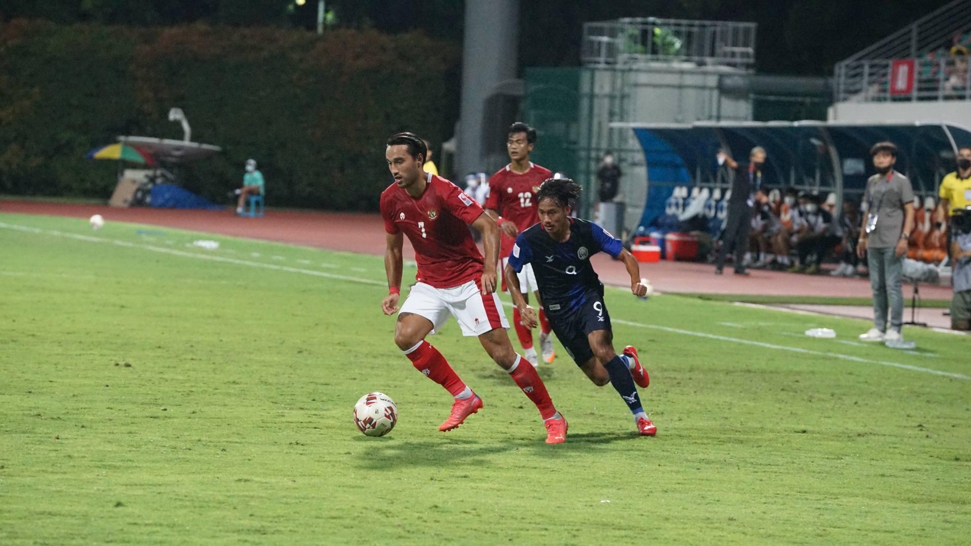 Aksi Ezra Walian di laga Timnas Indonesia vs Kamboja pada lanjutan Piala AFF 2020.