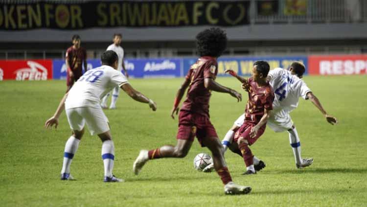 Pertandingan Sriwijaya FC vs Persiba Balikpapan pada babak 8 besar Liga 2 grup X di Stadion Pakansari, Rabu (15/12/21). - INDOSPORT