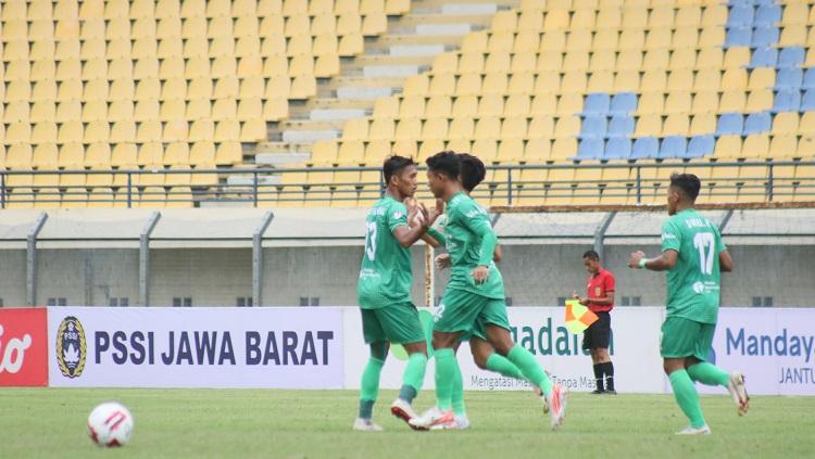 Selebrasi pemain Persikab Bandung usai mencetak gol dalam pertandingan Liga 3. - INDOSPORT