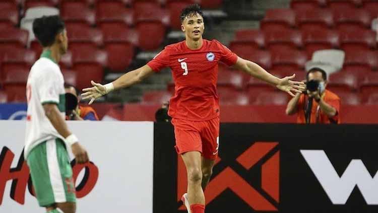 Penyerang Timnas Singapura, Ikhsan Fandi, usai membobol gawang Indonesia pada leg pertama semifinal Piala AFF 2020