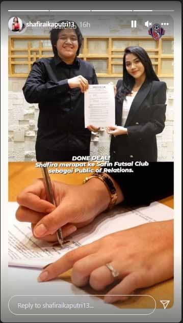 Shafira Ika Tanda Tangan Kontrak untuk Jadi Humas Klub Futsal Copyright: Shafira Ika