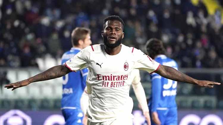 Indosport - Franck Kessie bisa saja menjilat ludahnya sendiri dan tetap bertahan di klub Liga Italia, AC Milan, meski kontraknya belum diperpanjang.