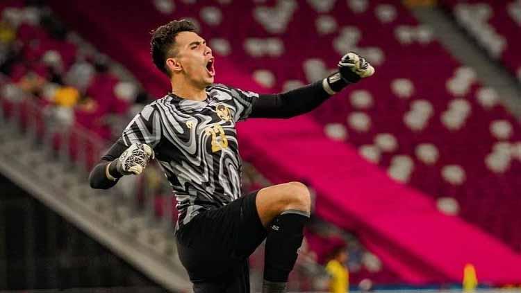 Kiper Nadeo Argawinata mendapat banjir pujian setelah menjadi pahlawan di laga leg kedua semifinal Piala AFF 2020, salah satunya dari Menteri Sandiaga Uno.