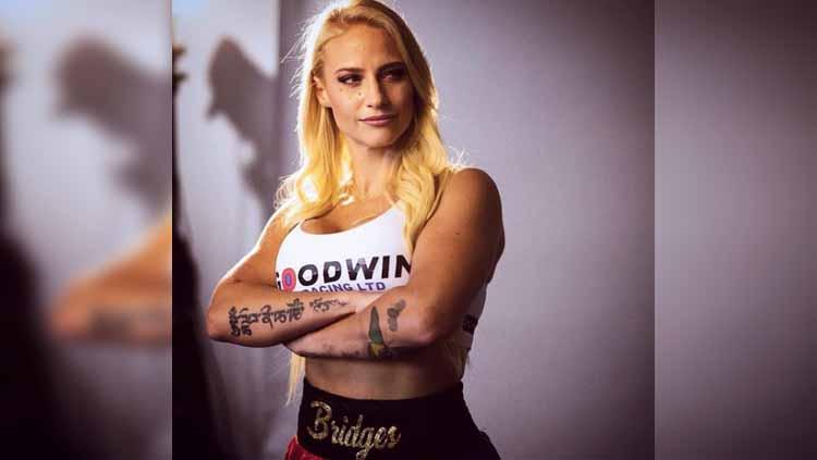 Petinju cantik asal Australia, Ebanie Bridges mendapatkan komentar tak senonoh dari netizen usai memamerkan foto seksi di media sosialnya.