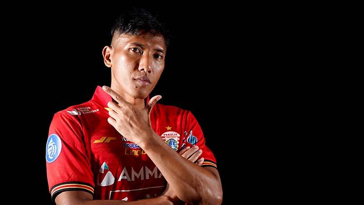 Pemain anyar Persija Jakarta, Ahmad Bustomi mengaku tertantang bisa bergabung bersama Persija Jakarta. - INDOSPORT