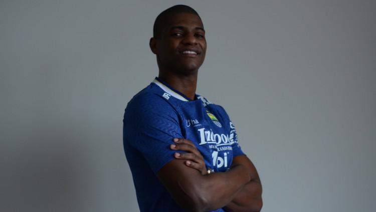 Striker Persib Bruno Cantanhede kembali gagal mencetak gol saat berhadapan dengan PSIS Semarang pada pekan ke-25 Liga 1, Selasa (15/02/22).