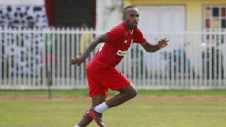 Boaz Solossa saat berlatih bersama Persipura Jayapura.