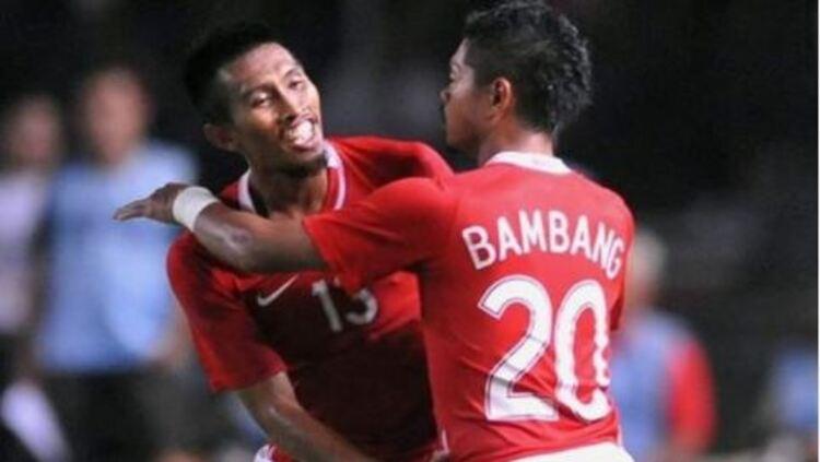 Dua striker legendaris Timnas Indonesia, Budi Sudarsono dan Bambang Pamungkas.