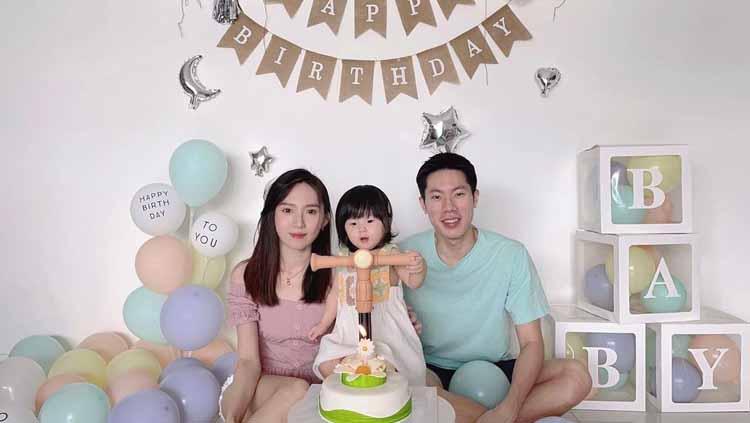 Pebulutangkis independen Malaysia yang menjadi rival sengit Kevin/Marcus, Goh V Shem, baru saja berbagi potret harmonis bareng istri dan buah hati.
