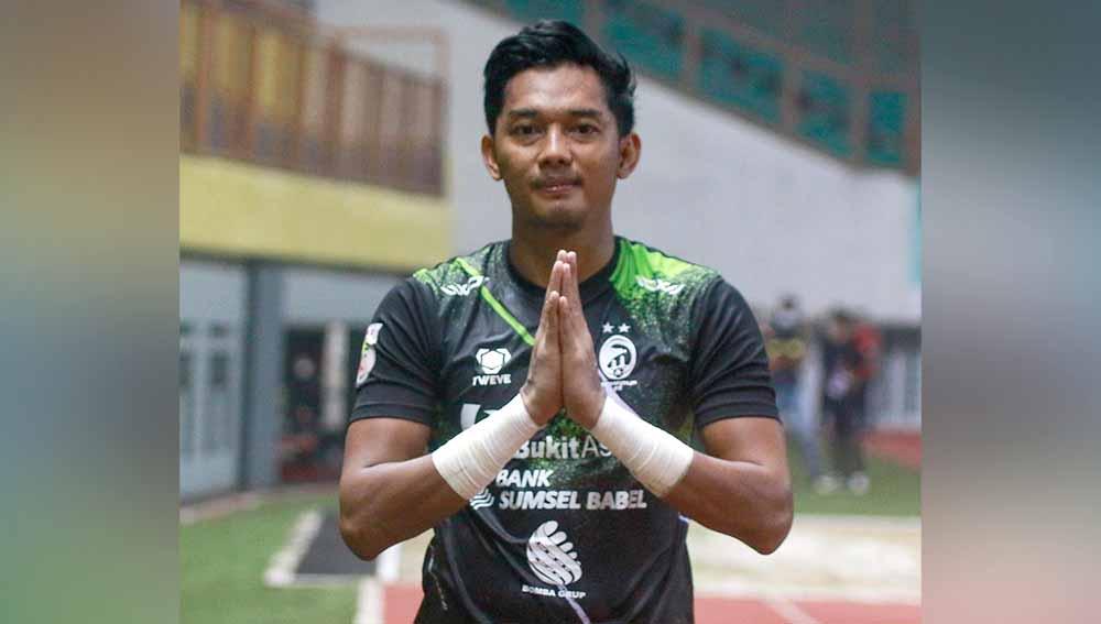 Rizky Darmawan, kiper Sriwijaya FC di Liga 2 2021. - INDOSPORT