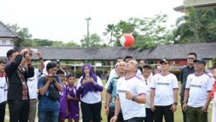 Bola Sundul, olahraga asli Kabupaten Tangerang.