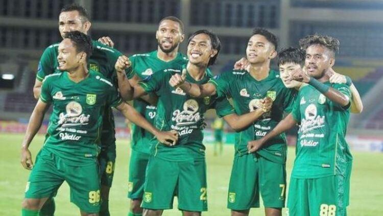 Persebaya Surabaya berhasil menang 2-1 melawan PSM Makassar dalam lanjutan Liga 1 di Stadion I Gusti Ngurah Rai, Denpasar, Bali pada Jumat (14/01/22) kemarin. - INDOSPORT