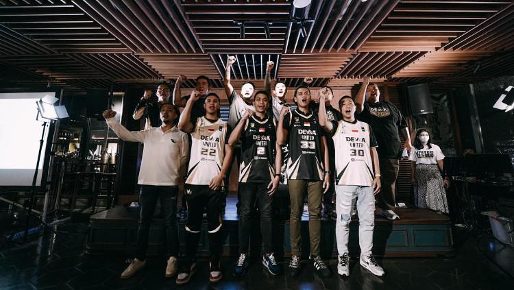 Dewa United Surabaya meluncurkan jersey baru untuk mengarungi IBL musim 2022.