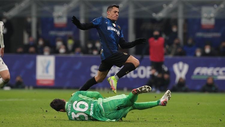 Pintu bagi Alexis Sanchez dan Stefano Sensi untuk bertahan di Inter Milan kembali terbuka usai performa kedua di laga melawan Empoli dalam ajang Coppa Italia. - INDOSPORT