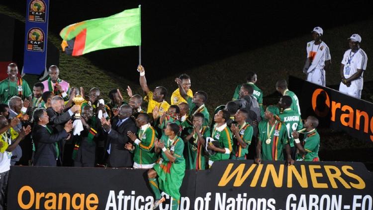 Timnas Zambia merayakan gelar juara Piala Afrika 2012. (FIFAcom/TWITTER) - INDOSPORT