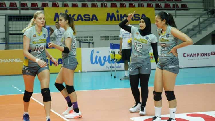 Tim bola voli putri Bandung BJB Tandamata, mematangkan persiapan untuk menghadapi Gresik Petrokimia Pupuk Indonesia dalam lanjutan kompetisi Proliga 2022 di Padepokan Voli Jenderal Polisi Kunarto, Sentul, Bogor, Sabtu (15/01/22). (Bandung BJB Tandamata)