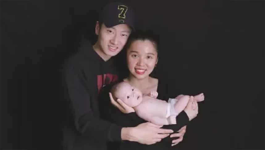 Mantan pebulutangkis spesialis ganda China, Tian Qing, berbagi keseruan dan keluh kesah yang dialami selama bertransisi dari seorang atlet menjadi ibu muda.