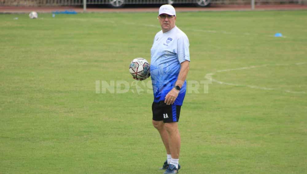 Pelatih Persib Bandung, Robert Rene Alberts.