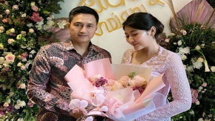Legenda bulutangkis Indonesia, Ricky Subagja pamer istri ketiga, Cica Andjani, di media sosial. Usut punya usut, keduanya berbeda usia 26 tahun. - INDOSPORT