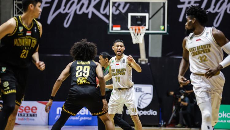 West Bandits Combhipar Solo bersiap menghadapi laga bigmatch IBL 2022 melawan Pelita Jaya, Jumat (21/01/22) malam.