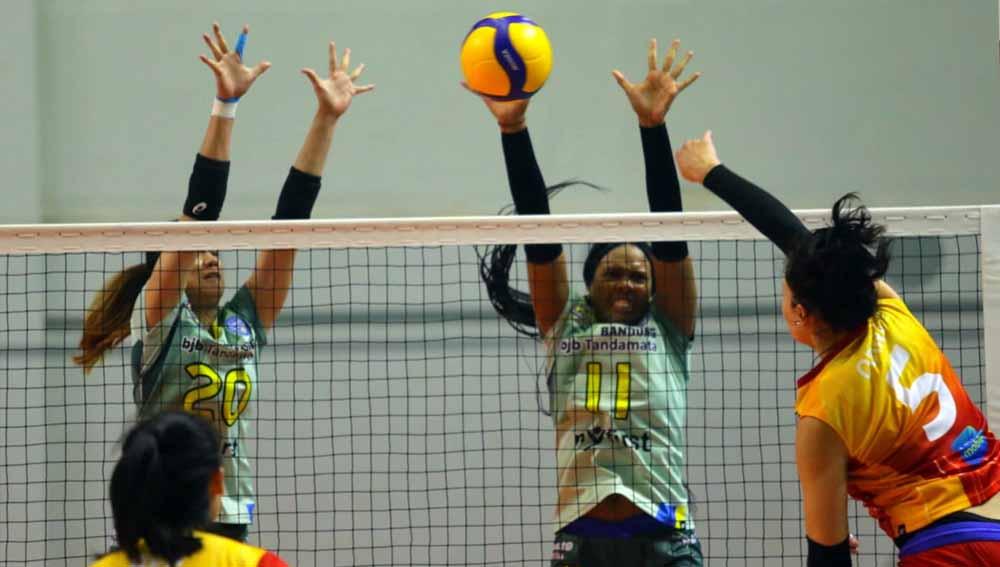 Tim bola voli putri Bandung BJB Tandamata tampil meyakinkan saat menaklukkan Jakarta Elektrik PLN dengan skor 3-0, dalam pertandingan ketiga Proliga 2022 yang digelar di Padepokan voli Jenderal Polisi Kunarto, Bogor, Jumat (21/01/22).